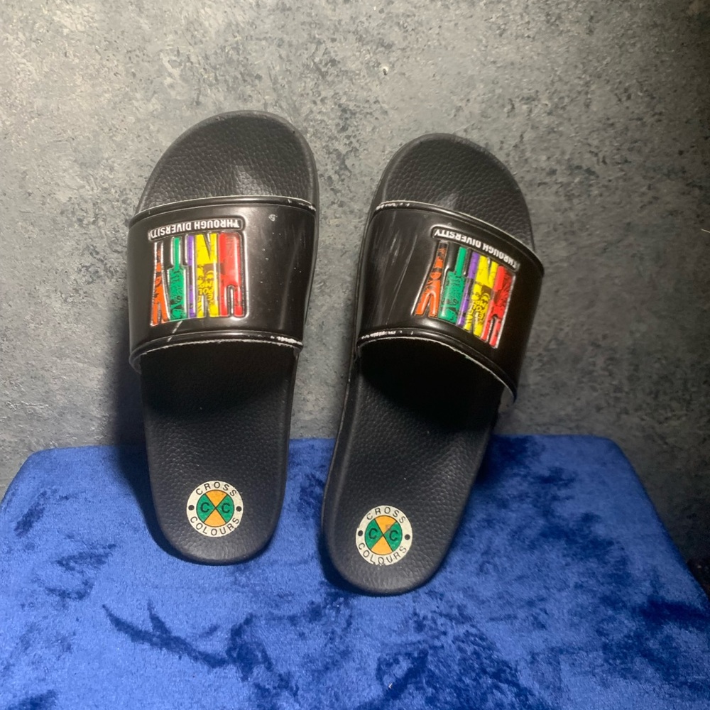 Cross Colors Slides - Picture 7 of 12